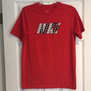 Red Nike Short Sleeve T-Shirt (Youth XL)